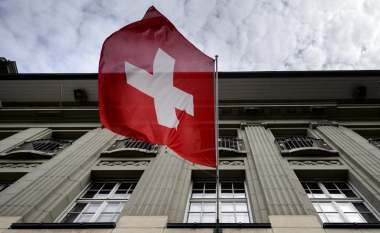Zvicra mban mbi 8 miliardë rezerva të Bankës Qendrore ruse