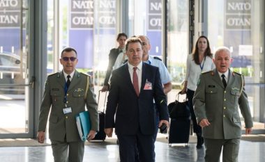 Peleshi në Ministeralin e NATO-s në Bruksel: Të lirohen tre policët e rrëmbyer nga forcat serbe në Kosovë