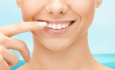 Disa nga faktorët që ju prishin smaltin e dhëmbëve