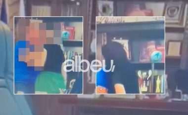 Albeu: Olti Curri “kthen” videon erotike të Gjicit në film: Skenografia klishe, ndriçimi për faqe të zezë (VIDEO)