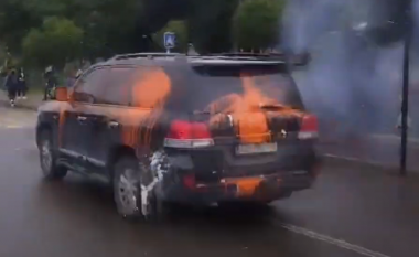 Tensione në veri të Kosovës, sulmohet makina e ministrit