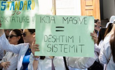“Kundër punësimit me detyrim”, studentët e Mjekësisë protestë dhe marshim në Tiranë