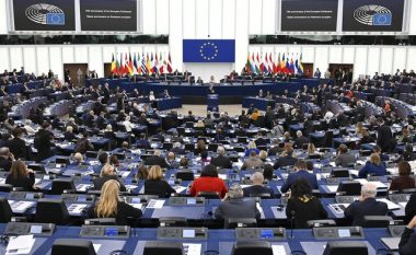 BE voton për të rritur prodhimin e municioneve për Ukrainën