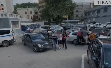 Kapen “bosat” që shpërndanin kokainë në lokalet e natës në Tiranë, pamje nga arrestimi i grupit kriminal