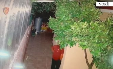 VIDEO/ Skenar filmash në Vorë, 44-vjeçari i vendos tritol një shtëpie gjatë natës dhe njofton policinë: Kallëzon pronarin e banesës