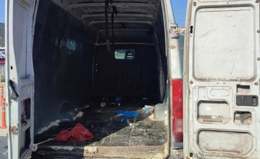 Kishin destinacion të radhës Shqipërinë, policia greke ndjek si nëpër filma furgonin me 31 emigrantë të paligjshëm, shoferi i shpëton arrestimit
