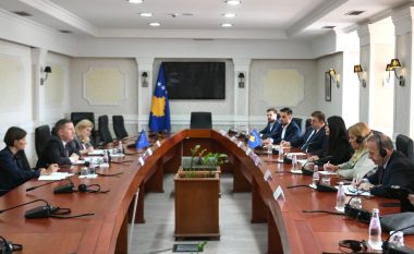 Ambasadori i BE thirrje Kosovës: Kthehuni te dialogu me Serbinë