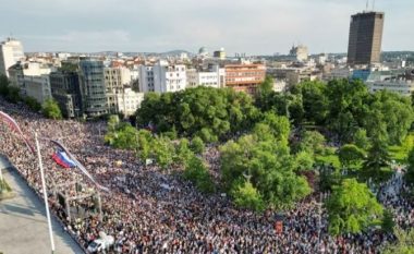 Masakrat në Serbi, mijëra qytetarë në protestë kundër qeverisë: Vuçiç ik