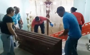 I tha “Jo” vdekjes herën e parë, por çfarë ndodhi një javë më pas me 76-vjeçaren, që u “ringjall” ndërsa po e varrosnin