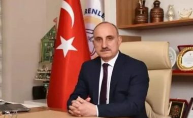 Humb jetën në zyrë kryebashkiaku turk