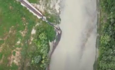 Krim mjedisor: Landfilli i Sharrës ‘i nxjerr ujin e zi’ lumit të Erzenit