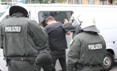 Plagosi me shishe qelqi 34-vjeçarin, arrestohet i riu shqiptar në Gjermani