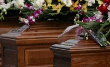 “Prej muajsh fle në agjensi funerali…”, 54-vjeçari rrëfen torturat dhe dhunën që ushtron bashkëshortja