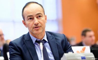 Eurodeputeti bullgar: Shqipëria mund të nisë negociatat e anëtarësimit në BE pa Maqedoninë e Veriut