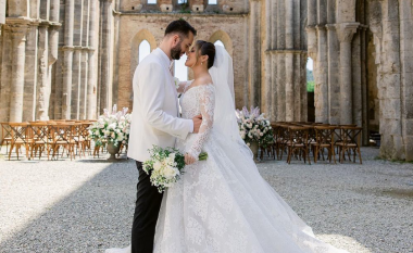 50 mijë euro fustani i Arbana Osmanit? Biznesmeni zbulon incidentin nga dasma në Toskanë