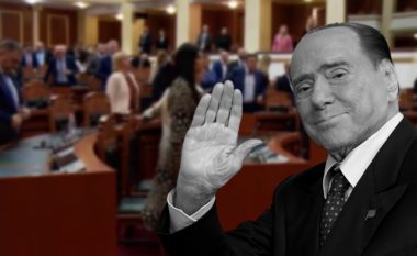 Kuvendi i Shqipërisë mban një minutë heshtje për vdekjen e Silvio Berlusconit