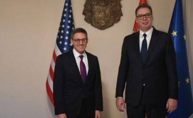 Këshilltari i lartë i DASH bisedë më Vuçiç, inkurajon presidentin serb për qetësimin e situatës në veri