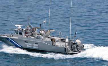Tragjedi në Greqi/ Fundoset anija, raportohet për 17 të vdekur