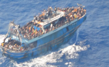 Fatkeqësia  me anijen e mbytur në Greqi, dyshime mbi Rojën Bregdetare greke