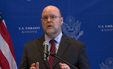 Ambasadori amerikan në Prishtinë: Zbatimi i marrëveshjes së Ohrit rrit shkallën e sigurisë së Kosovës