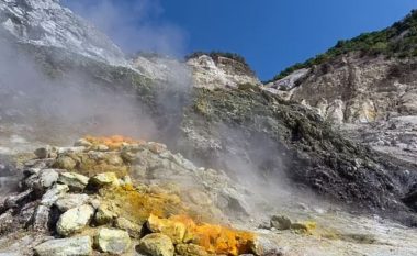 Alarm në Itali, vullkani në zonën e populluar mund të shpërthejë për herë të parë pas 5 shekujsh