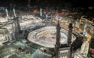 Miliona muslimanë po bëjnë pelegrinazh në Mekë