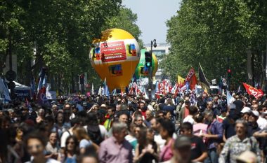 Francezët nuk tërhiqen, vijojnë protestat kundër reformës së pensioneve