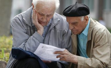 Administratës i rritet paga, por çfarë do të ndodhë me pensionistët
