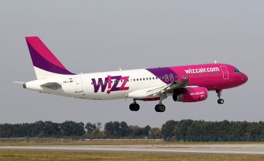 Dhjetëra pasagjerë bllokohen në Bari, avioni i Wizz Air nuk niset prej mbrëmjes së djeshme