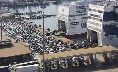 Vera kthen emigrantët në atdhe, mbi 2300 qytetarë hynë sot në Portin e Durrësit