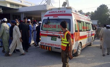 Të paktën 44 persona të vdekur pas shpërthimit në një tubim politik, në Pakistan