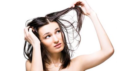 Si të parandalojmë tharjen e flokëve gjatë verës?