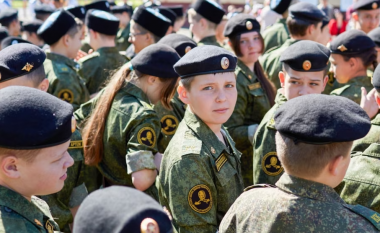 Shkollat ruse vazhdojnë marshimin drejt militarizimit