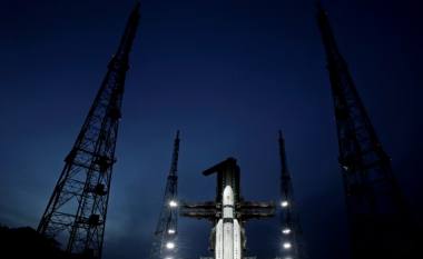 India bëhet gati për misionin historik në Hënë