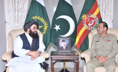 Pakistani paralajmëron talibanët afganë kundër strehimit të militantëve
