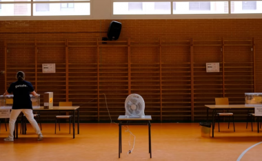 Spanjollët votojnë në zgjedhjet që mund ta sjellin të djathtën në pushtet