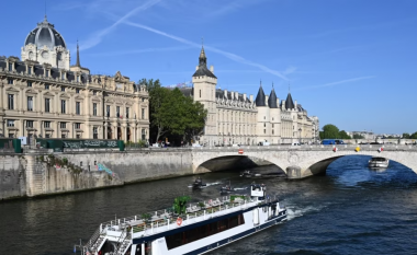 Parisi rikthen notin në lumin Sena pas 100 vjetëve