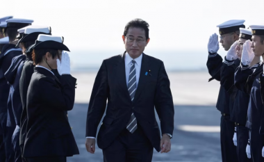 Kryeministri japonez dënon provat më të fundit të raketave nga Koreja e Veriut