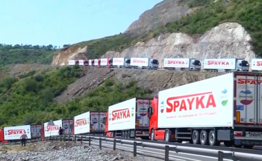 Azerbajxhani bllokon kamionët me ndihma urgjente ushqimore nga Armenia