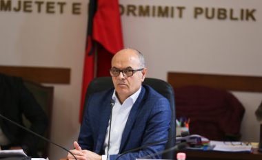 Petro Koçi jep dorëheqjen si nënkryetar në Komisionin e Edukimit: I fyer edhe nga deputetët e PS
