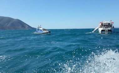 Anija rrezikoi të mbytej në mes të detit në Karaburun, shpëtohen turistët