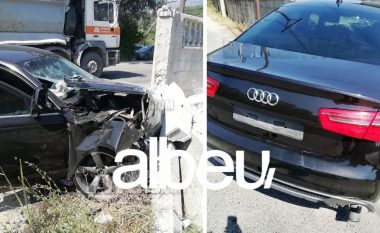 Aksident në Krujë, makina përplaset me banesën, plagosen dy të rinjtë (EMRAT)