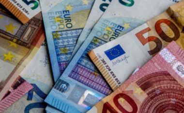 Leku i “pamëshirshëm” ndaj euros dhe dollarit, çfarë ndodhi në tregun valutor