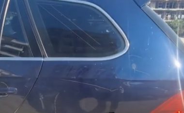 Çudira shqiptare, qytetari lë makinën në parkim privat në Golem, kur kthehet e gjen të gërvishtur