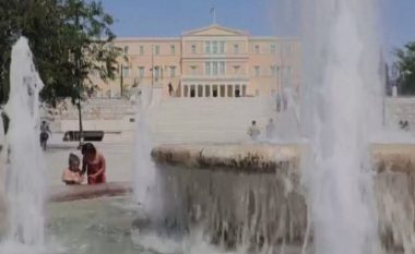 Greqia mbyll atraksionet turistike në fundjavë për shkak të temperaturave përvëluese
