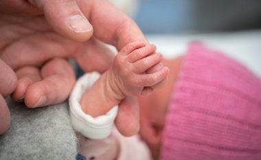 “8-10% e fëmijëve lindin prematurë”, gjinekologu: Ja pse ndodh