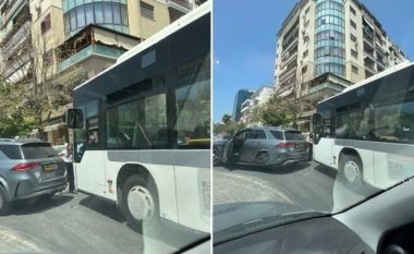 Aksident në Durrës, autobusi përplaset me makinën