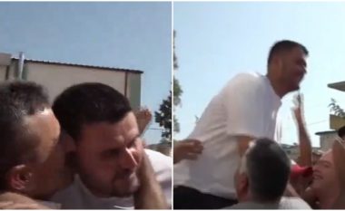 Fitorja në Rrogozhinë, puthje e përqafime mes socialistëve, Edison Memollën e ngrenë në krahë (VIDEO)