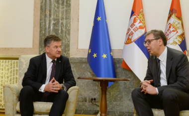 Lajçak takohet me Vuçiçin në Beograd