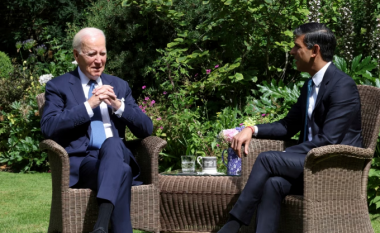 Biden takon krerët shtetërorë britanikë para samitit të NATO-s